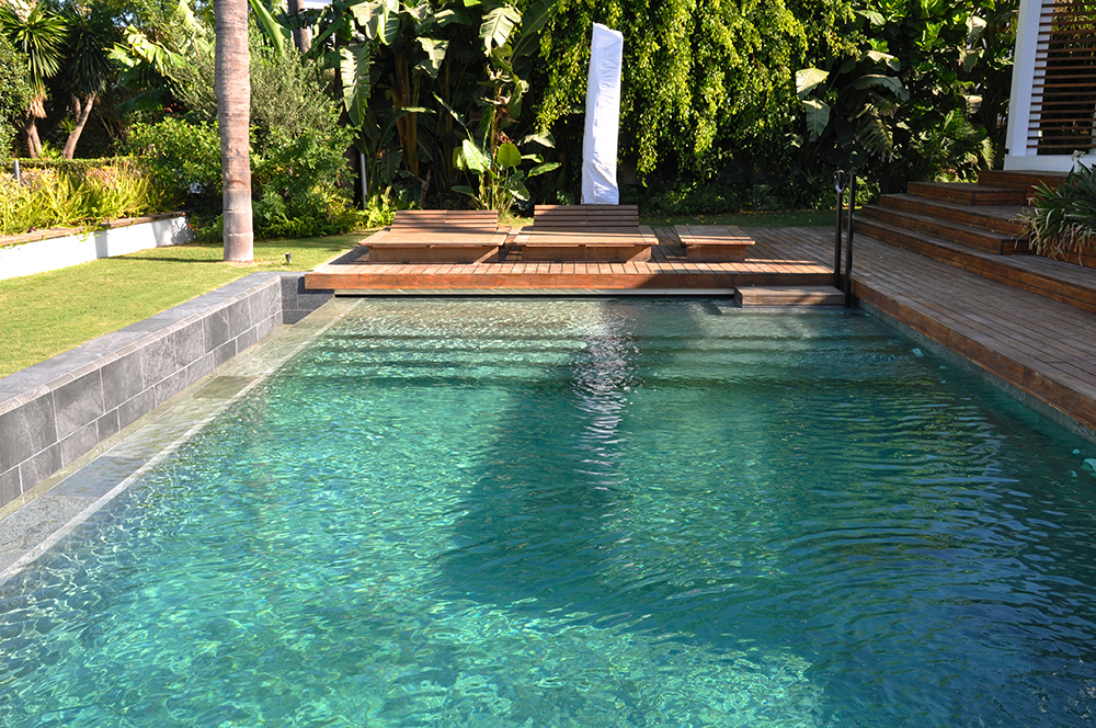 swimming pool luxury villa